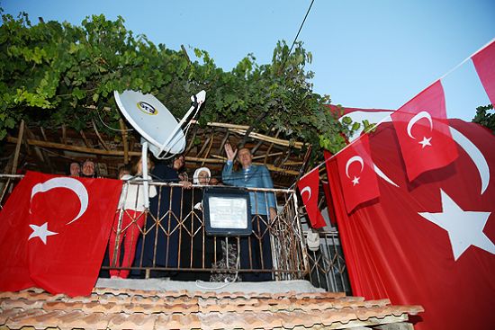 Cumhurbaşkanı Erdoğan’dan şehit yakını ve gazilere ziyaret